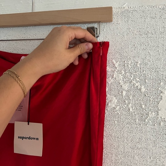 Superdown Red ‘Calla’ Satin Skirt - Picture 4 of 10